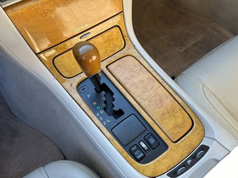 Used 2004 Lexus SC 430 Convertible RWD image 29