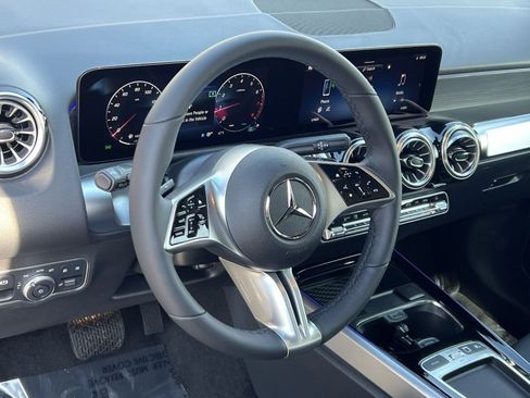 Used 2026 Mercedes-Benz GLB 250 4MATIC image 14