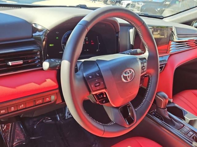 Used 2025 Toyota Camry SE FWD image 11