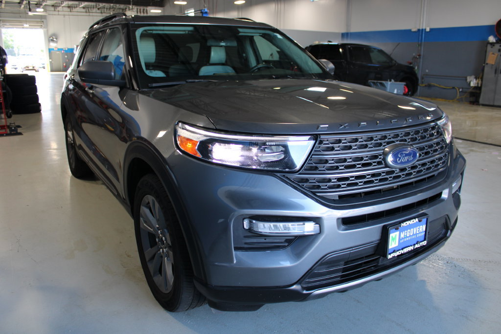 Used 2021 Ford Explorer XLT w/ Equipment Group 202A AWD/4WD image 3