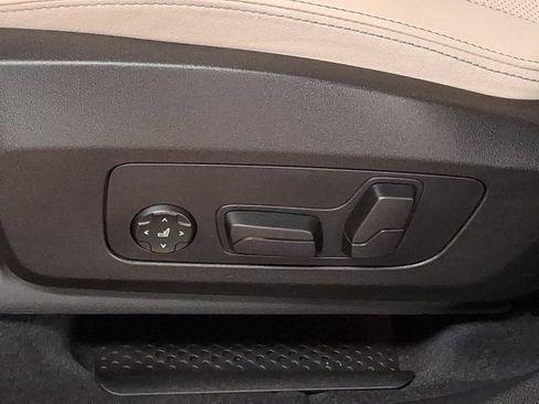 Used 2025 BMW X1 xDrive28i w/ Technology Package image 11