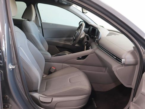 Used 2024 Hyundai Elantra SE FWD image 18