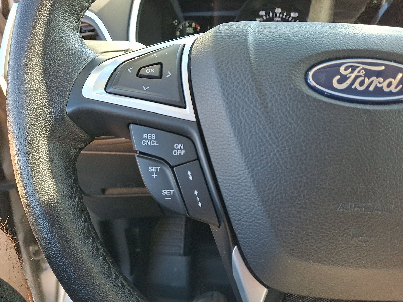 Used 2018 Ford Edge Titanium w/ Equipment Group 302A AWD/4WD image 23