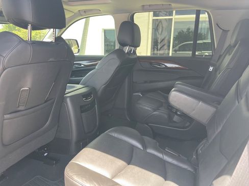 Used 2019 Cadillac Escalade Premium Luxury RWD image 37