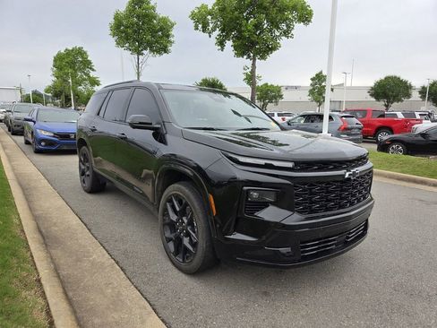 Used 2024 Chevrolet Traverse RS FWD image 3