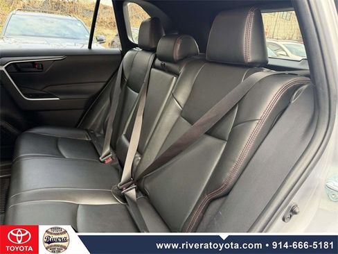 Used 2021 Toyota RAV4 SE image 14