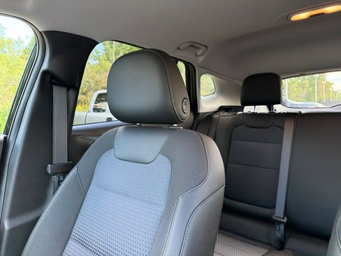 Used 2024 Chevrolet Trax LT w/ Sunroof Package FWD image 11
