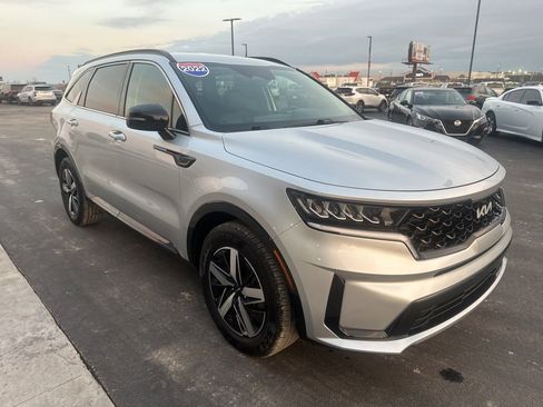 Used 2022 Kia Sorento S image 4