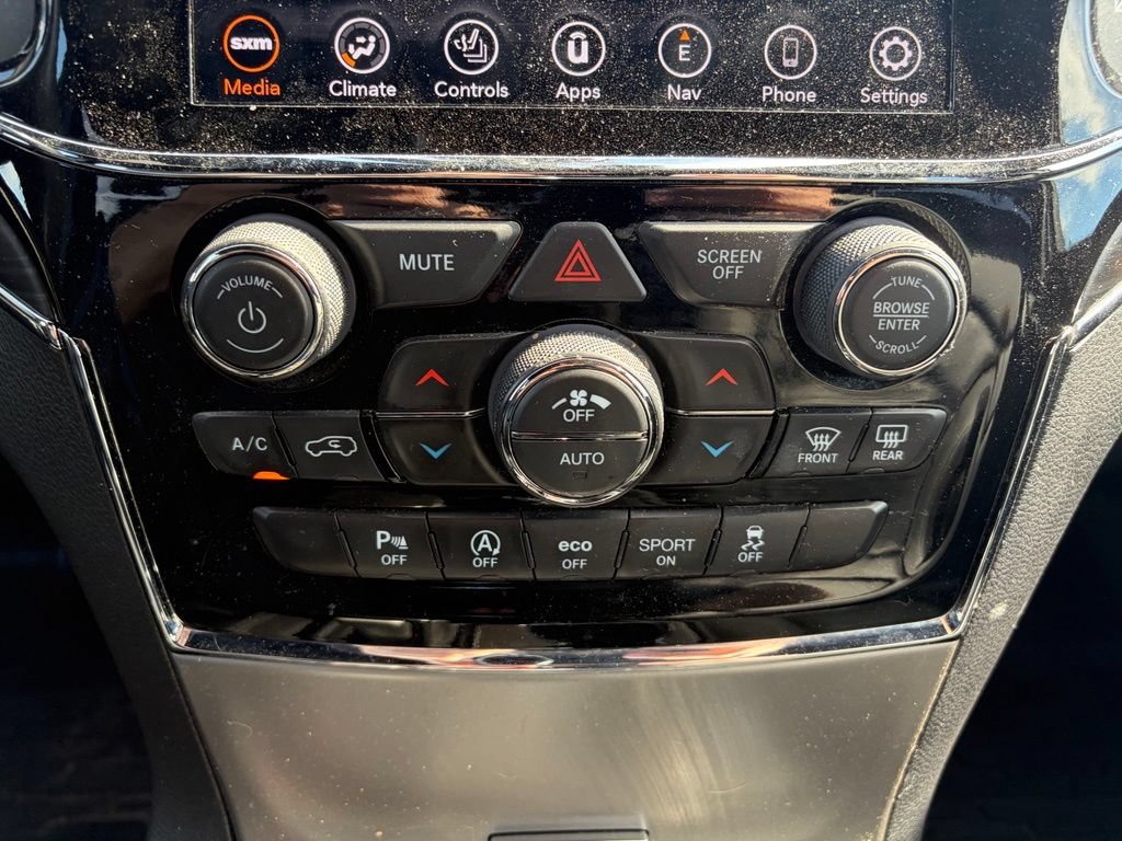 Used 2020 Jeep Grand Cherokee Limited AWD/4WD image 29