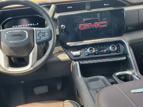 Used 2025 GMC Sierra 2500 Denali w/ Denali Reserve Package AWD/4WD image 7