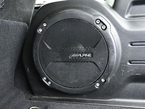 Used 2018 Jeep Wrangler Unlimited Sahara AWD/4WD image 35
