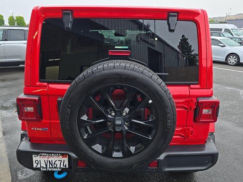 Used 2024 Jeep Wrangler Unlimited Sahara w/ Technology Group AWD/4WD image 5
