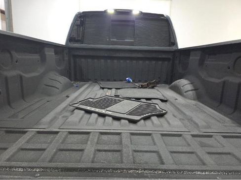 Used 2017 Nissan Titan S RWD image 7