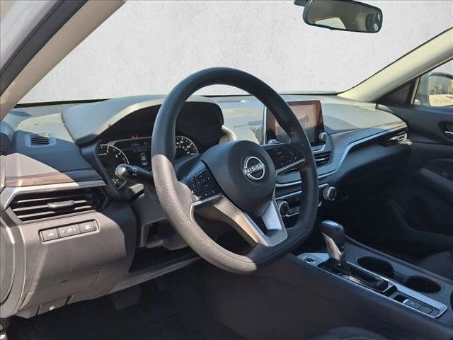 Used 2025 Nissan Altima 2.5 SV AWD/4WD image 6