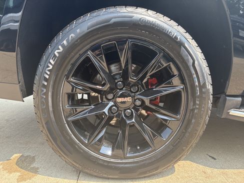 Used 2015 GMC Yukon Denali w/ Touring Package AWD/4WD image 9
