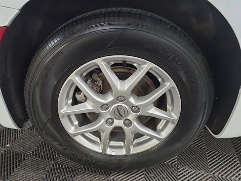 Used 2024 Chrysler Pacifica Touring-L FWD image 13