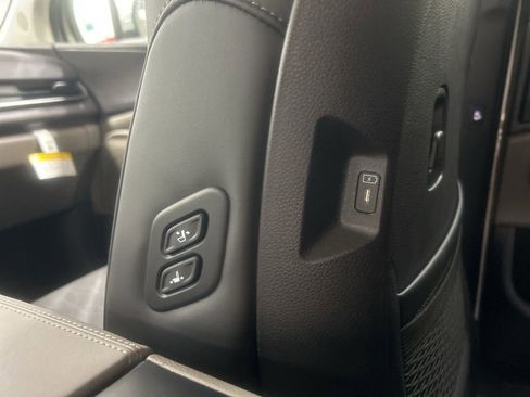 New 2026 Kia Carnival EX image 25