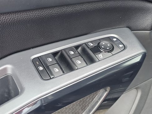 Used 2024 Nissan Pathfinder SV FWD image 15