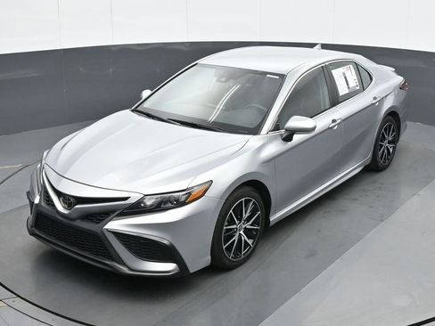 Used 2023 Toyota Camry SE FWD image 17