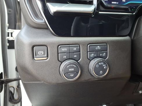 Used 2025 Chevrolet Silverado 1500 LT AWD/4WD image 25