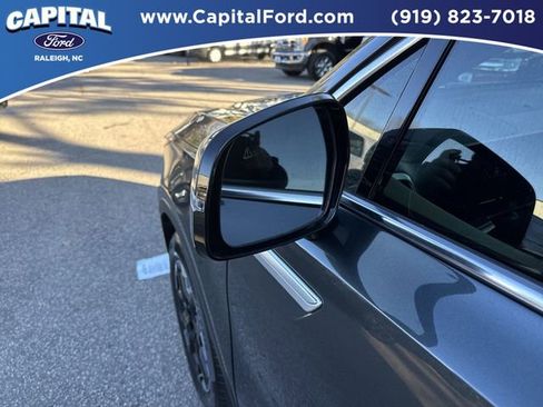 Used 2024 Kia Sorento S image 12