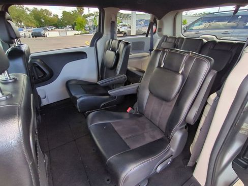 Used 2019 Dodge Grand Caravan SXT image 13