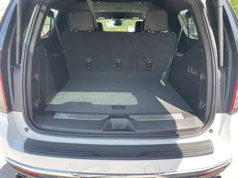 Used 2024 Chevrolet Suburban Premier AWD/4WD image 5