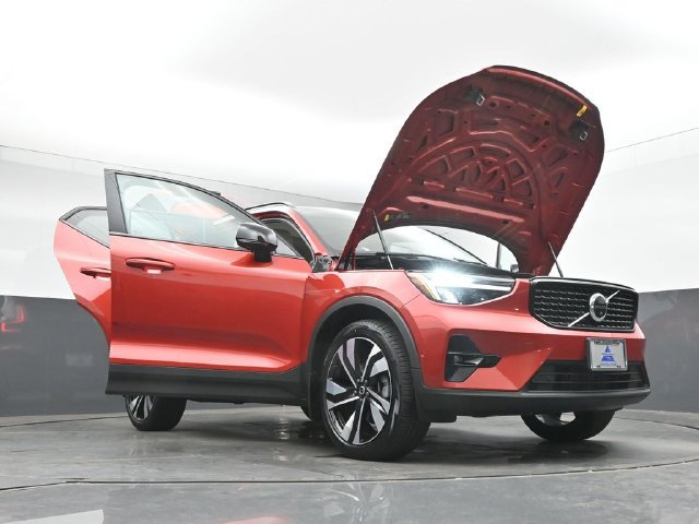 Used 2023 Volvo XC40 B5 Plus w/ Driver Assist Package AWD/4WD image 47