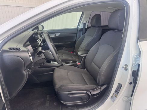 Used 2019 Kia Forte LXS FWD image 9