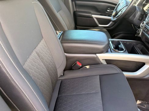Used 2018 Nissan Titan SV w/ SV Convenience Package AWD/4WD image 10