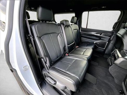 Used 2024 Jeep Wagoneer 2WD image 29