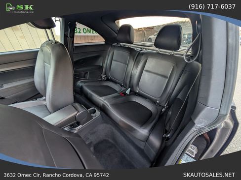 Used 2018 Volkswagen Beetle 2.0T S w/ Style & Comfort Package For S FWD image 25