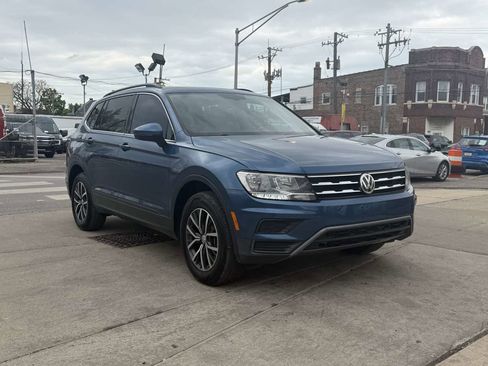 Used 2019 Volkswagen Tiguan SE w/ Panoramic Sunroof Package FWD image 3
