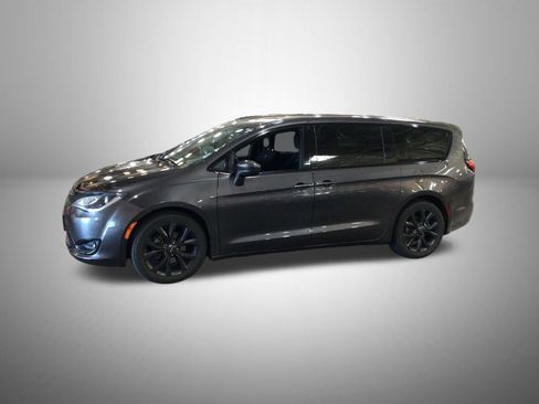 Used 2019 Chrysler Pacifica Touring Plus w/ S Appearance Package FWD image 2