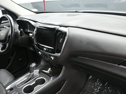 Used 2019 Chevrolet Traverse LT w/ LT Premium Package AWD/4WD image 16
