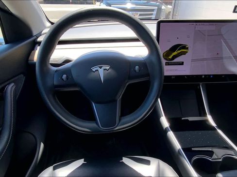 Used 2021 Tesla Model Y Long Range AWD/4WD image 15