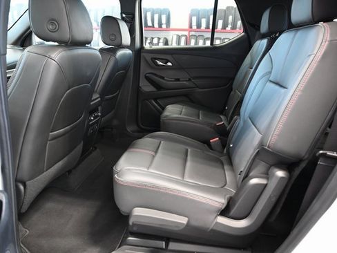 Used 2022 Chevrolet Traverse RS image 12