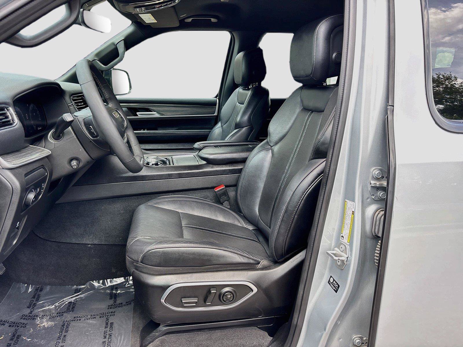 Used 2024 Jeep Wagoneer Series II w/ Flexible Seating Group RWD image 22
