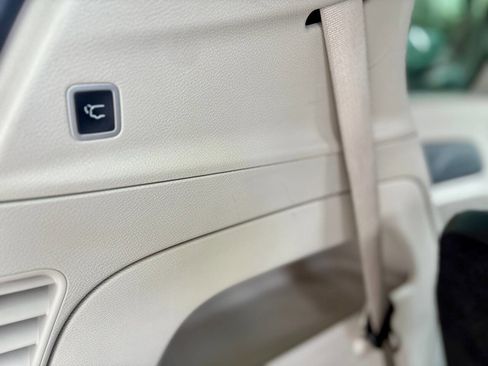 Used 2024 Chrysler Pacifica Touring-L image 24