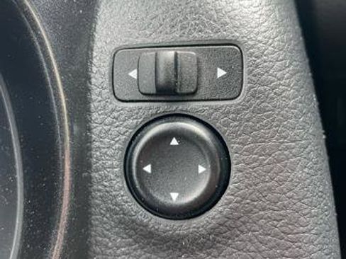 Used 2018 Nissan Rogue SV AWD/4WD image 24