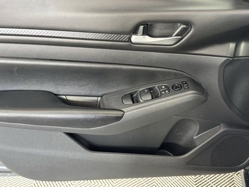 Used 2025 Nissan Altima 2.5 SV FWD image 11