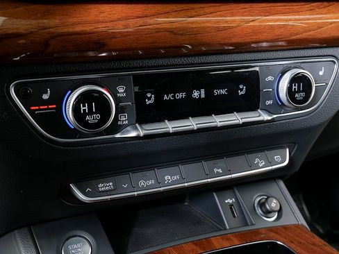 Used 2023 Audi Q5 2.0T Premium w/ Convenience Package image 15