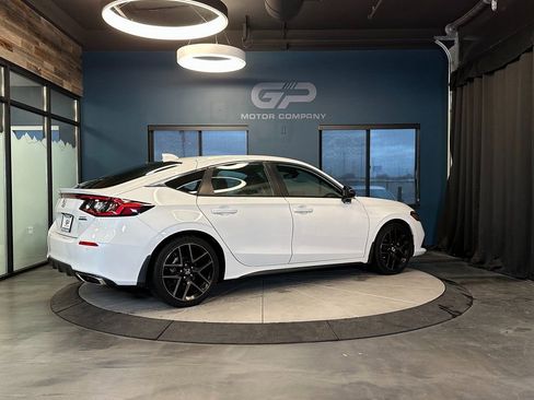 Used 2022 Honda Civic Sport Touring image 3