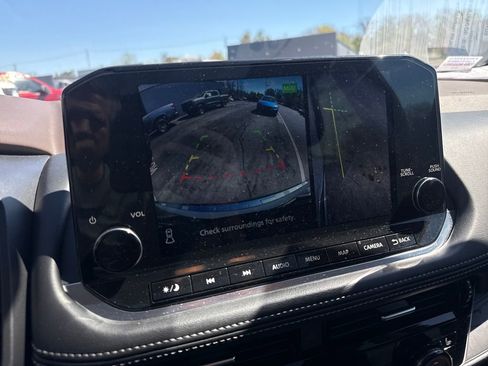 Used 2023 Nissan Rogue Platinum image 32