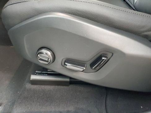 Certified 2025 Volvo XC60 B5 Core image 23