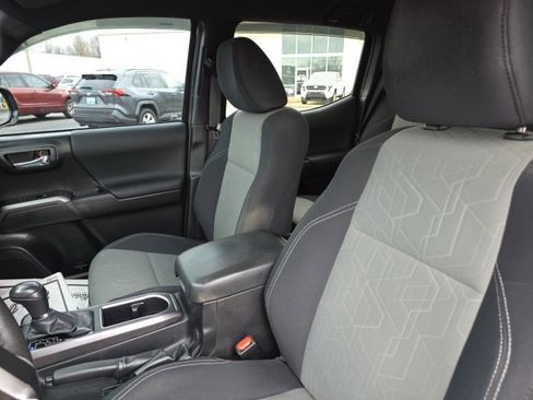 Used 2023 Toyota Tacoma TRD Sport image 11