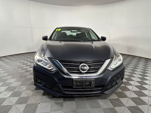 Used 2016 Nissan Altima 2.5 SL w/ Moonroof Package image 2