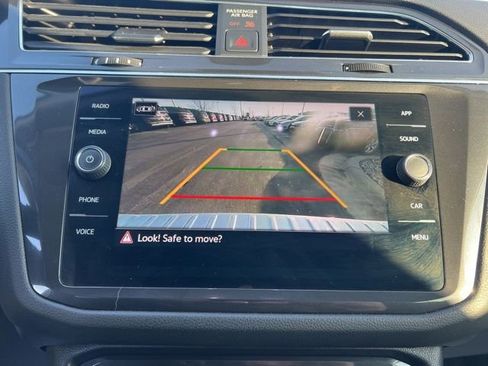 Used 2023 Volkswagen Tiguan SE image 19