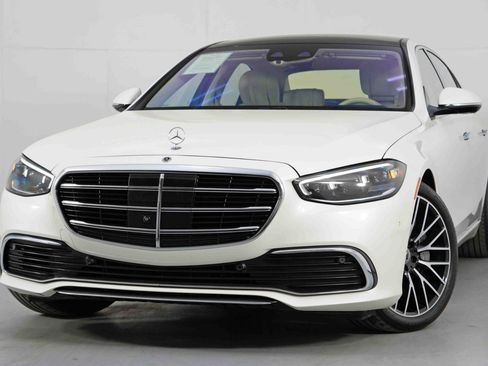 Used 2022 Mercedes-Benz S 580 4MATIC Sedan image 3