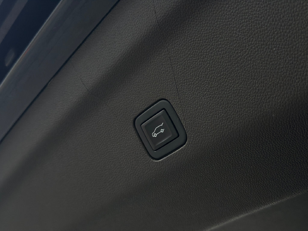Used 2021 GMC Yukon Denali AWD/4WD image 10